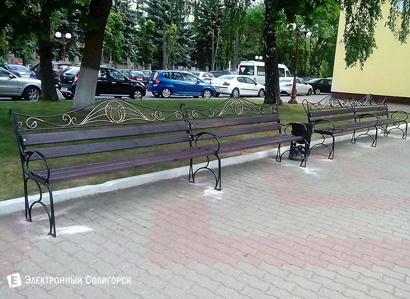 скамейка Дворец культуры Солигорск