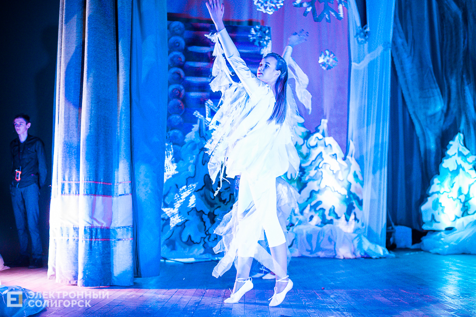 елка дом пионеров