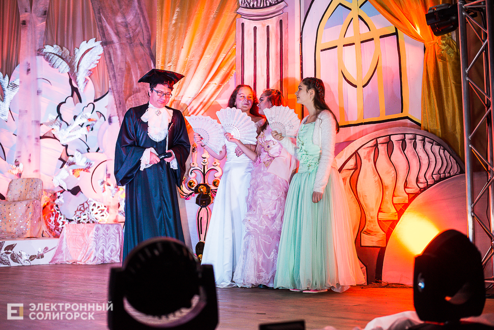 елка дом пионеров