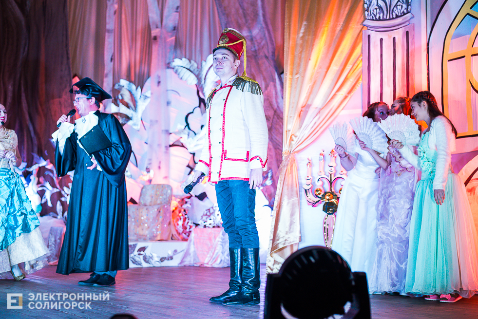 елка дом пионеров