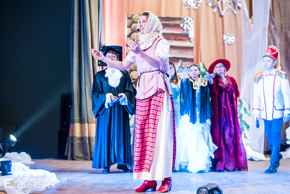 елка дом пионеров