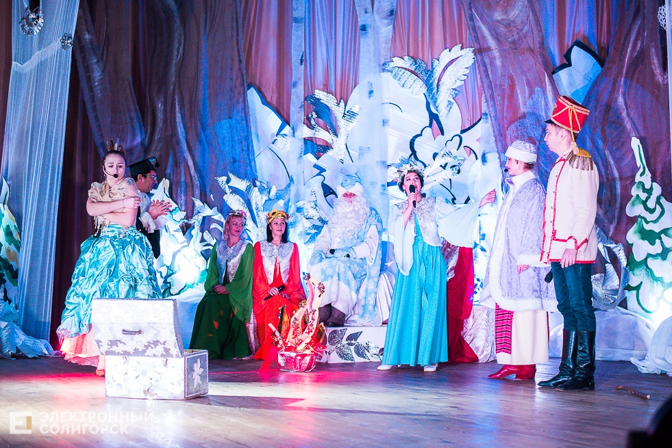 елка дом пионеров