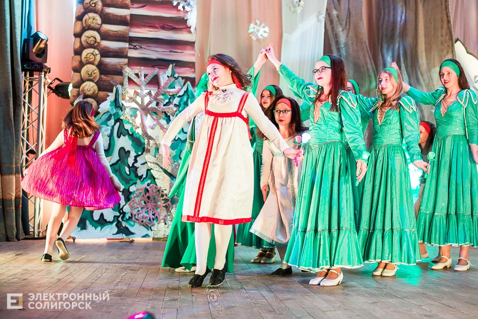 елка дом пионеров