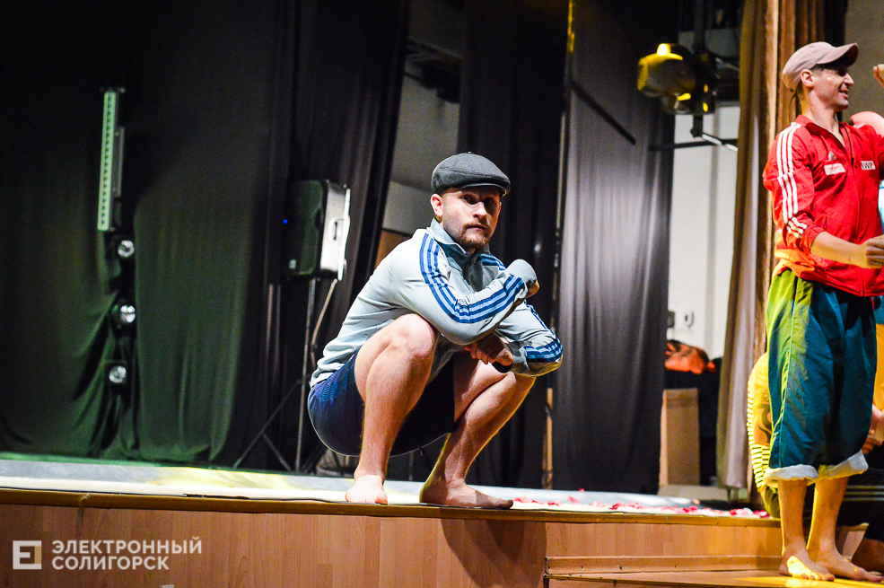 шоу под дождем