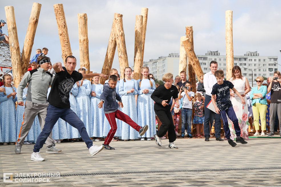 сквер семьи любви и верности солигорск открытие