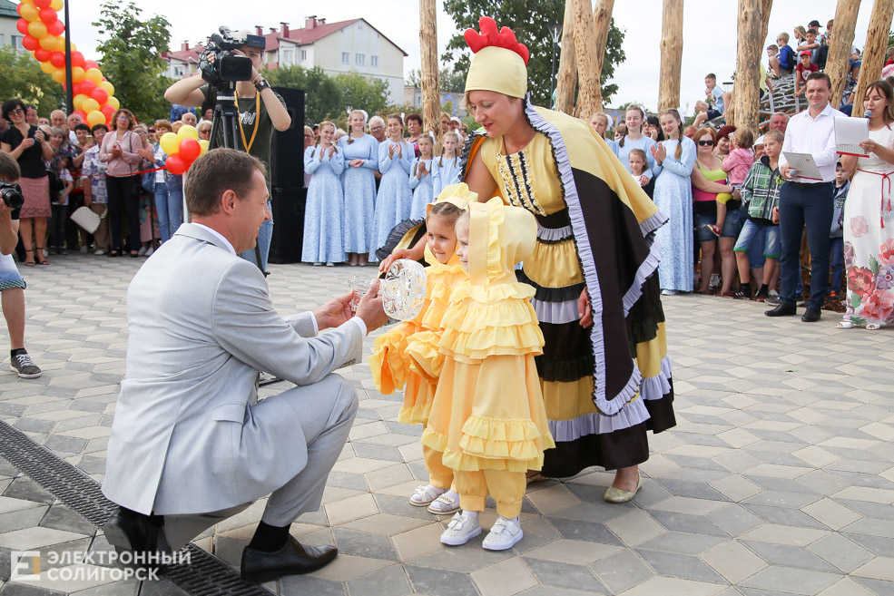 сквер семьи любви и верности солигорск открытие