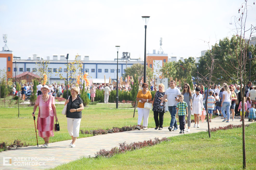сквер семьи любви и верности солигорск открытие