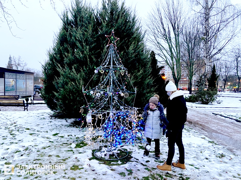 парад елок вечер