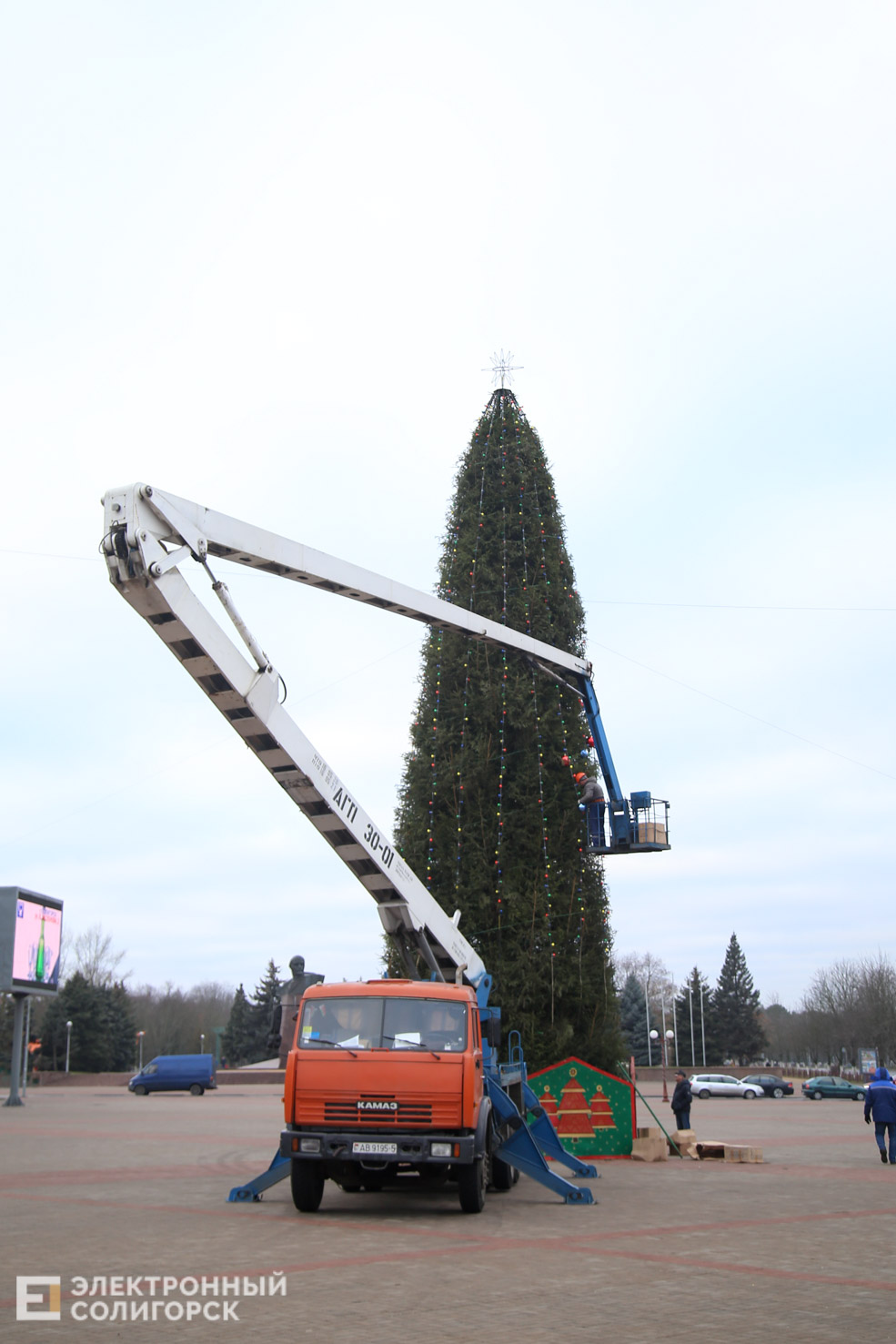 елка площадь солигорск