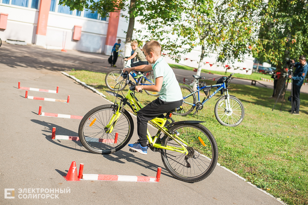 фигурное вождение велосипеда