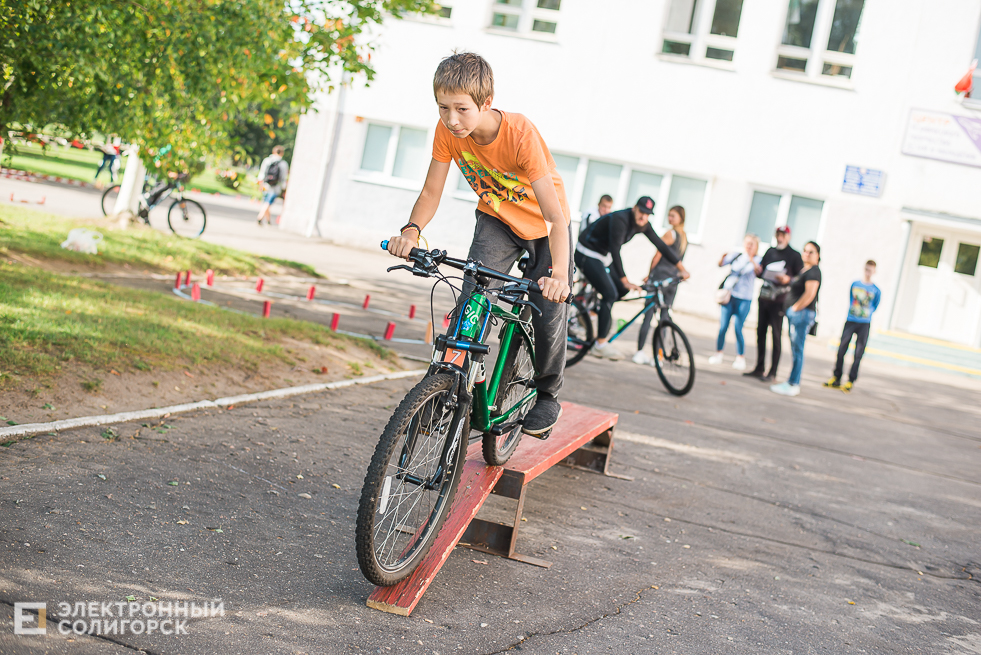 фигурное вождение велосипеда