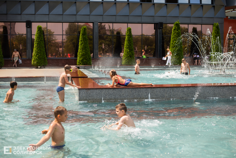 купания в фонтане