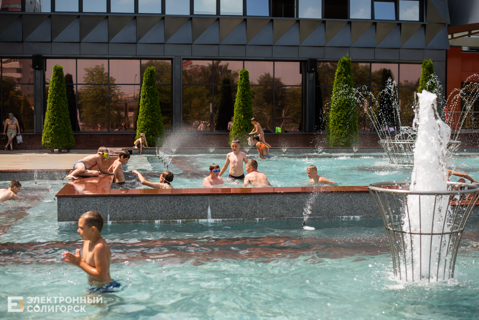 купания в фонтане