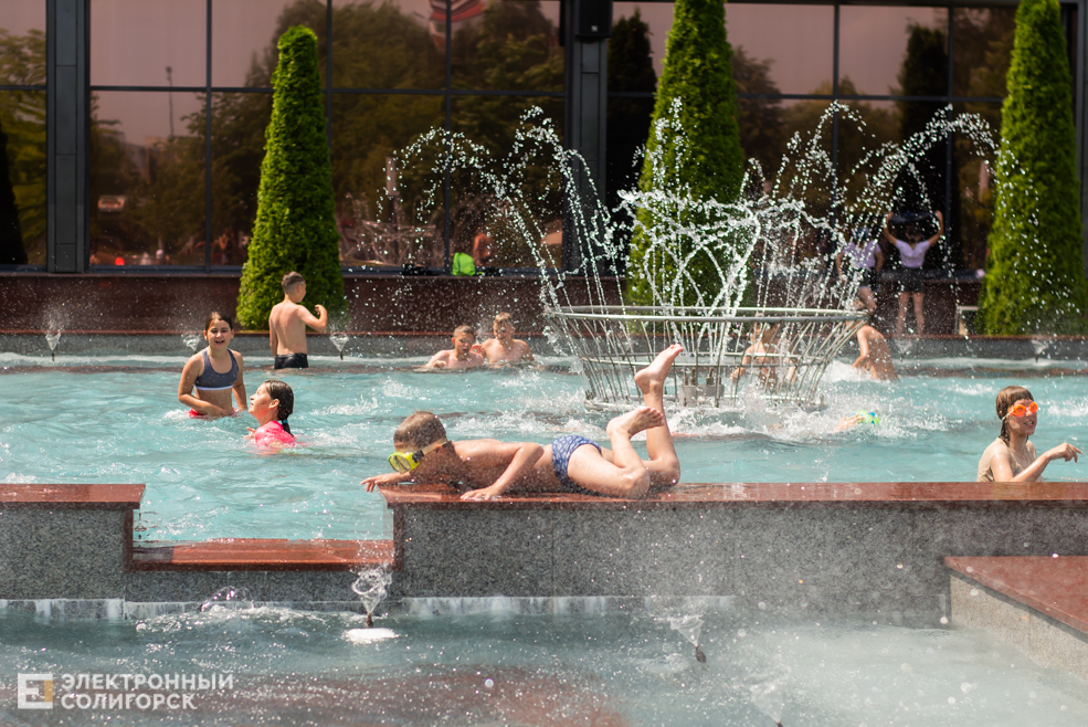 купания в фонтане