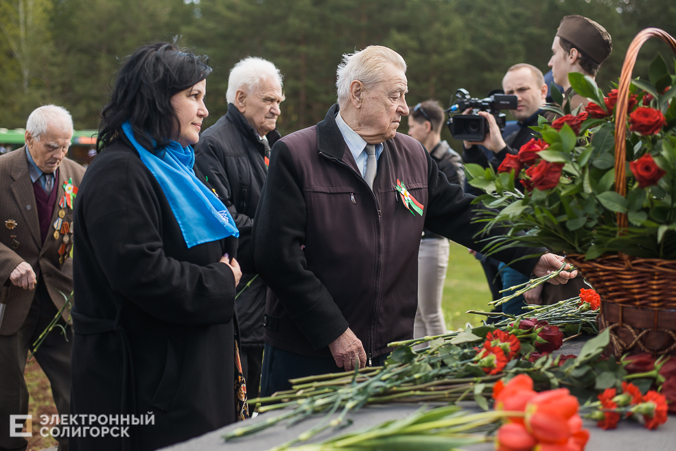 возложение цветов