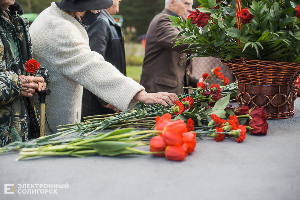 возложение цветов