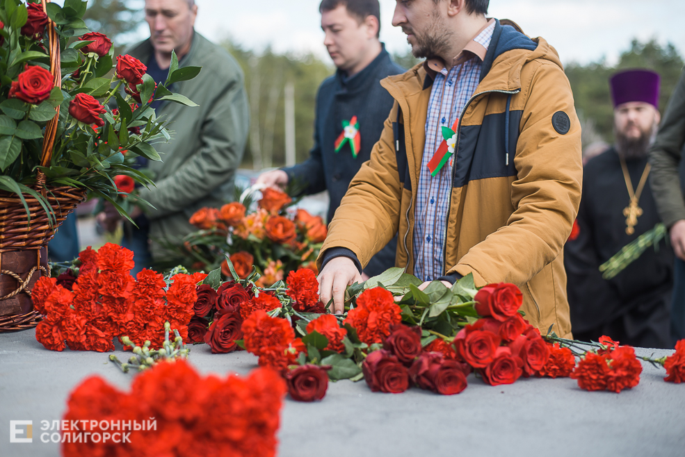возложение цветов