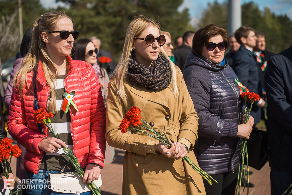 возложение цветов