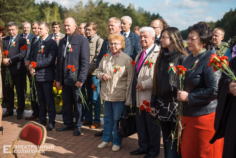 возложение цветов