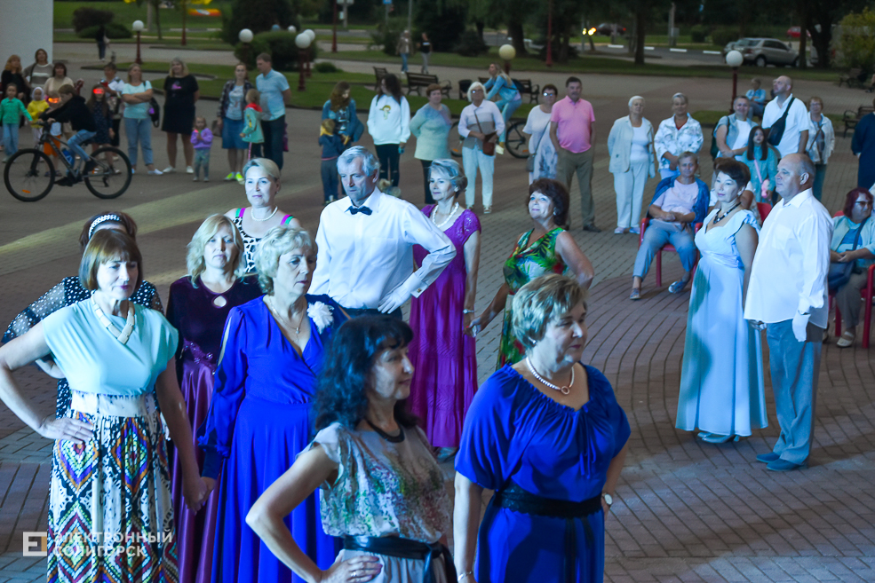 Музыкальные вечера на площади искусств в Солигорске