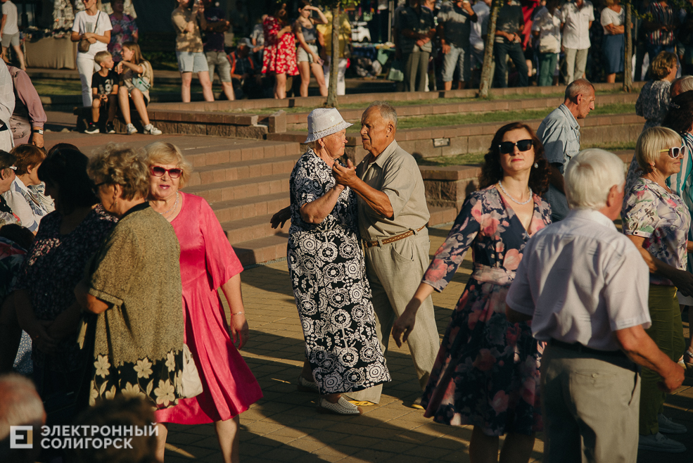 танцы в парке
