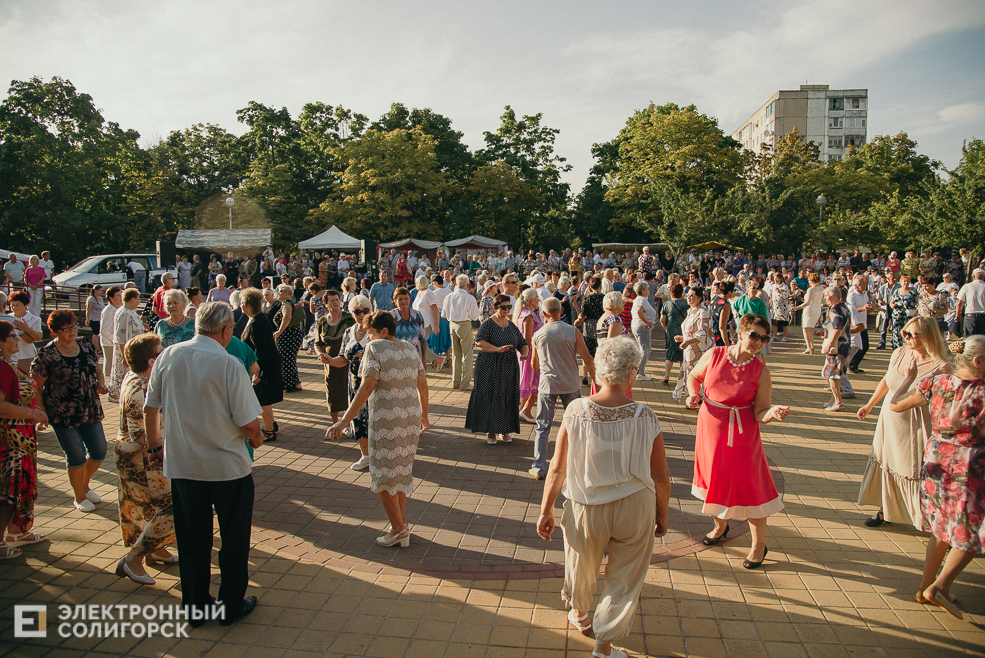 танцы в парке