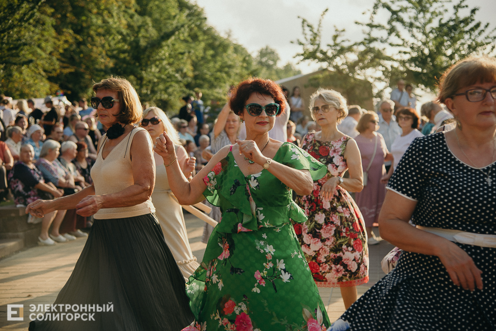 танцы в парке