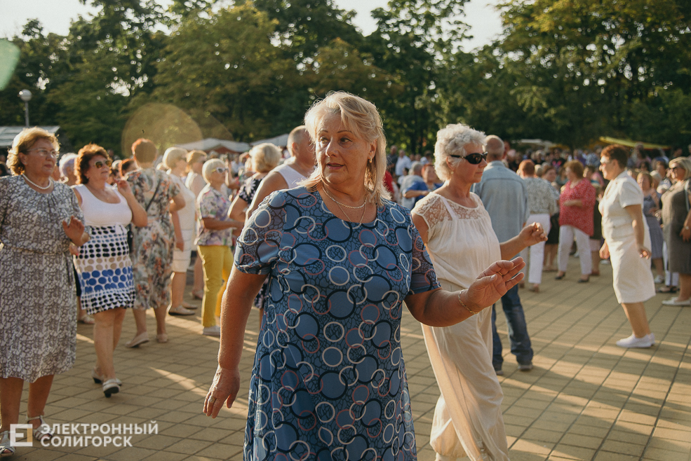 танцы в парке