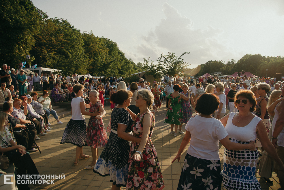 танцы в парке