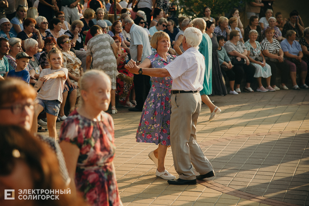 танцы в парке