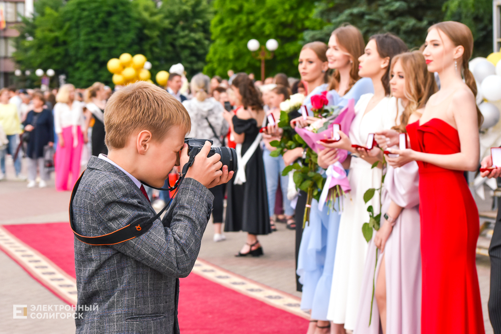 Медалисты районный выпускной бал в Солигорске