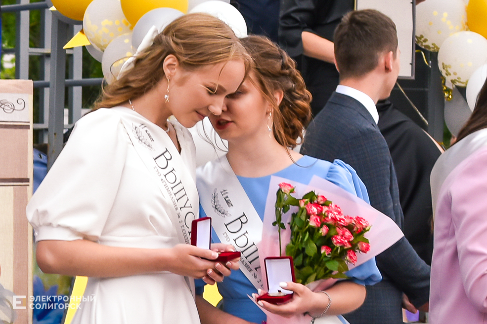 Медалисты районный выпускной бал в Солигорске