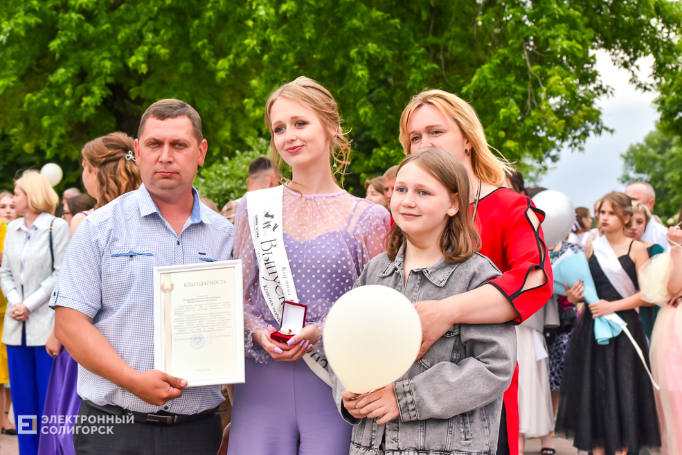 Медалисты районный выпускной бал в Солигорске