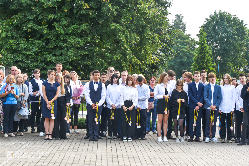 1 сентября линейка в третьей школе Солигорска