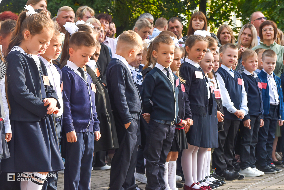 1 сентября линейка в третьей школе Солигорска