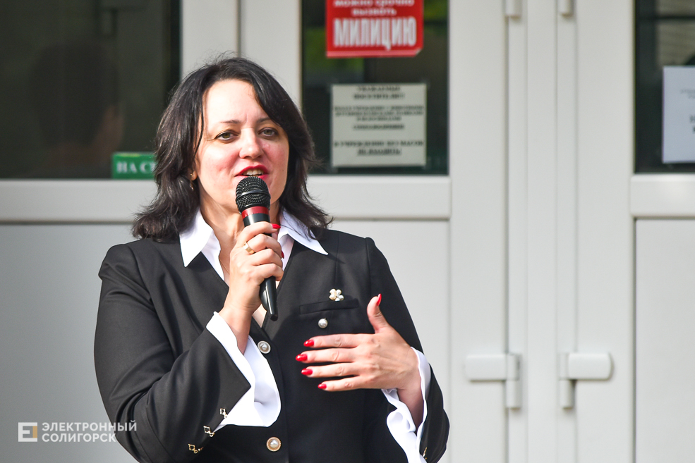 1 сентября линейка в третьей школе Солигорска