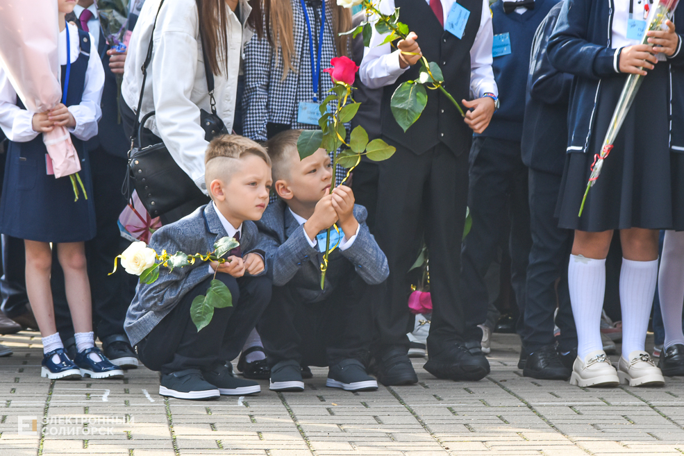 1 сентября линейка в третьей школе Солигорска
