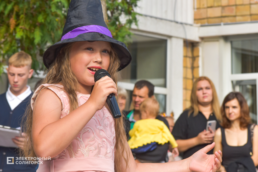 1 сентября линейка в третьей школе Солигорска