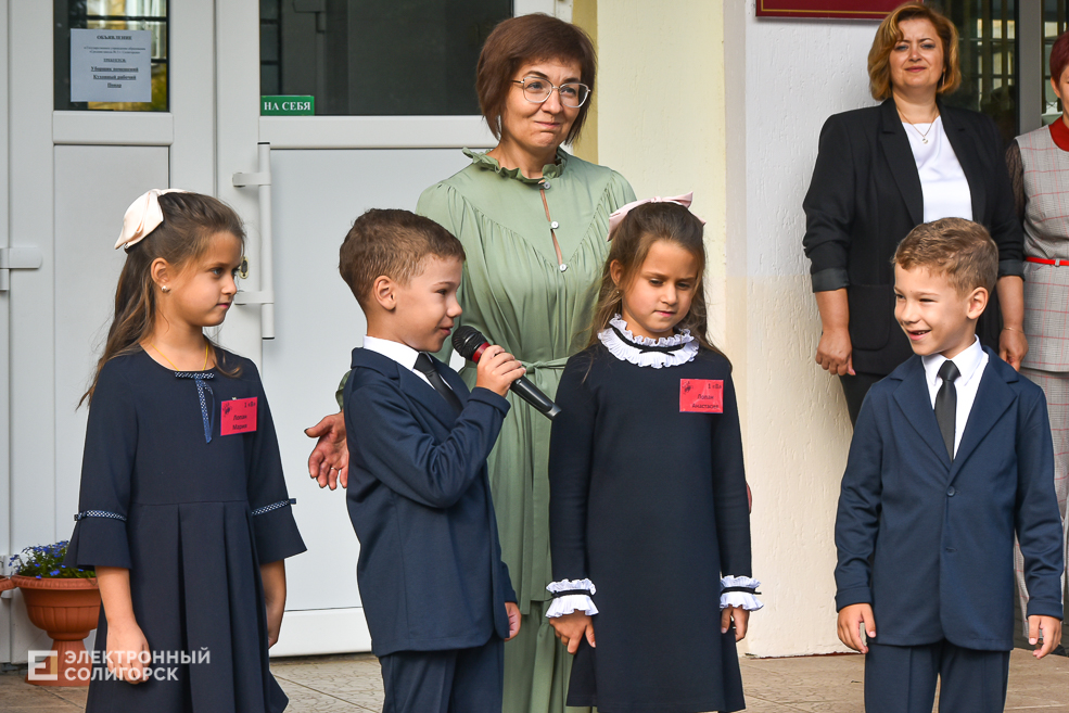 1 сентября линейка в третьей школе Солигорска