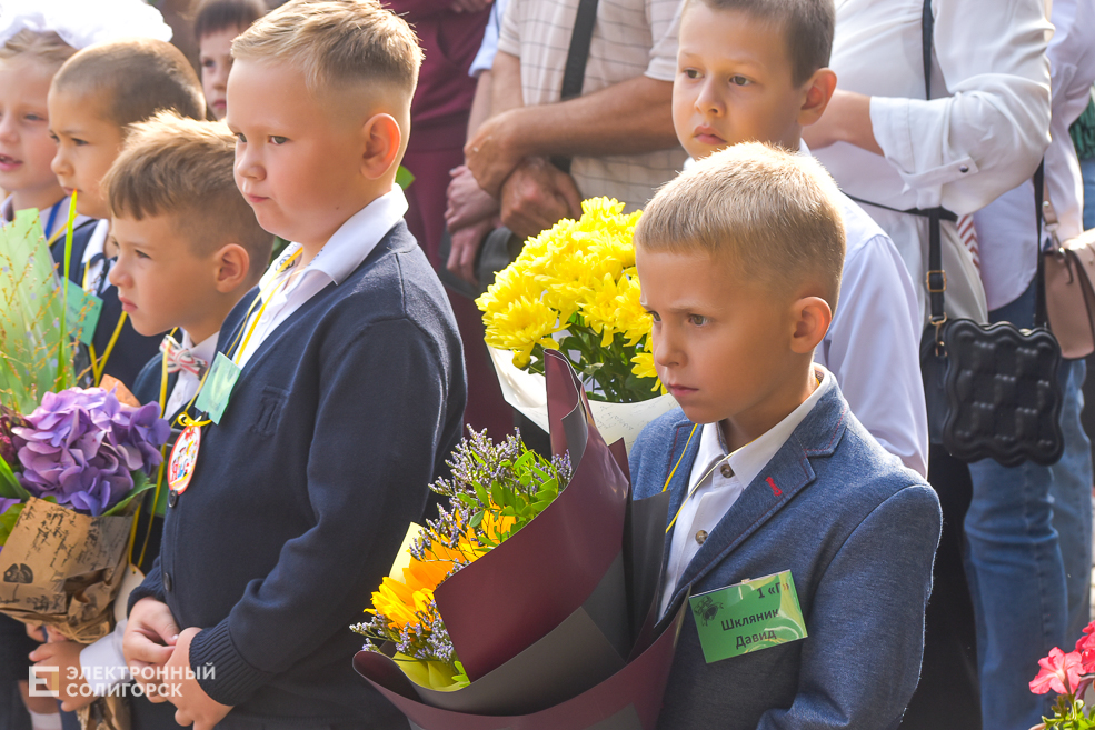 1 сентября линейка в третьей школе Солигорска