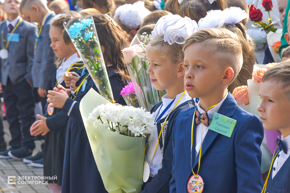 1 сентября линейка в третьей школе Солигорска