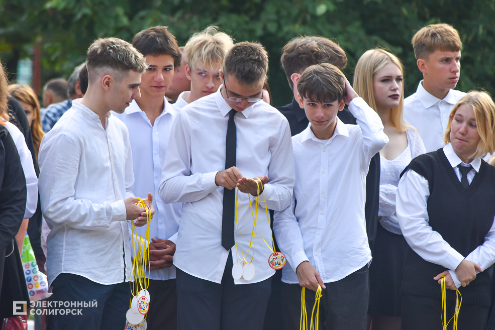 1 сентября линейка в третьей школе Солигорска