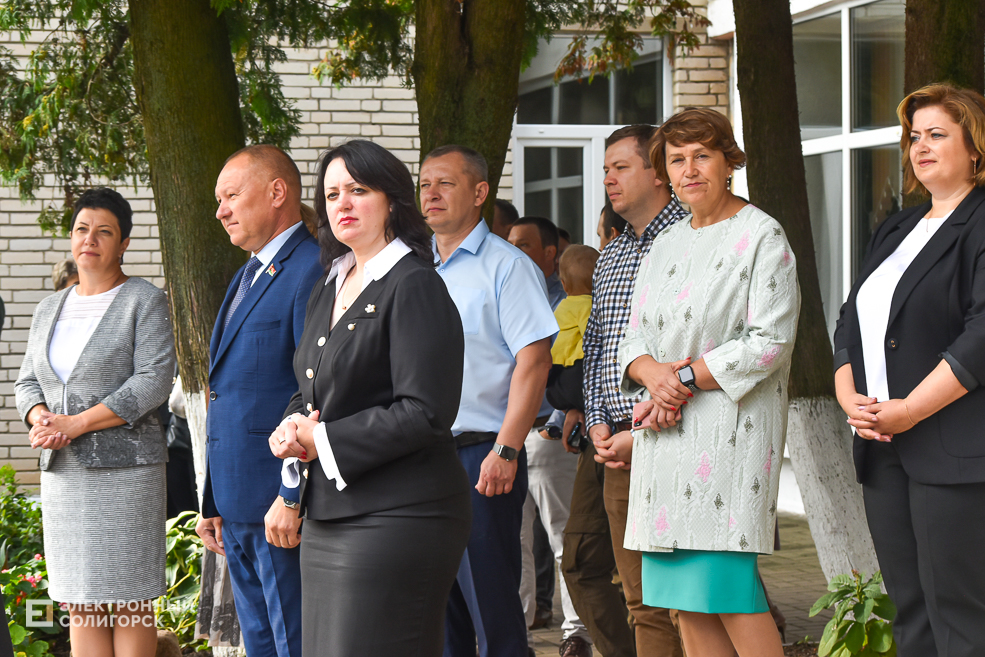 1 сентября линейка в третьей школе Солигорска