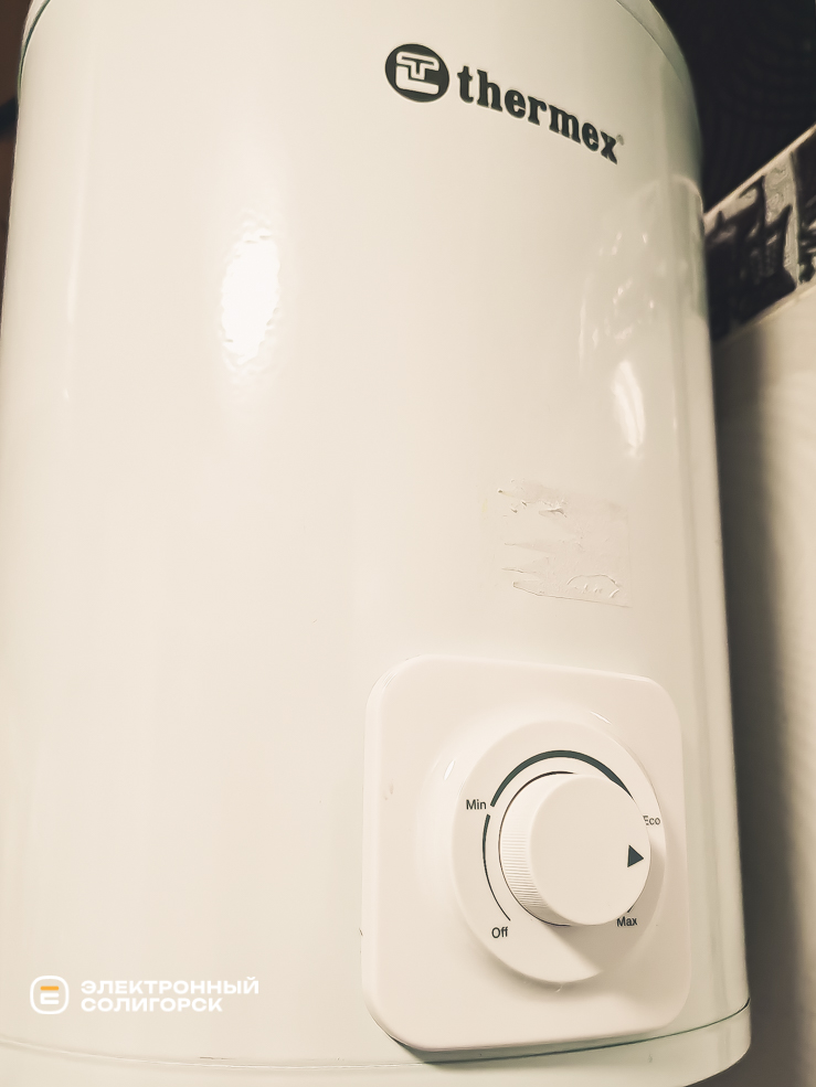 Водонагреватель в маленькой ванной