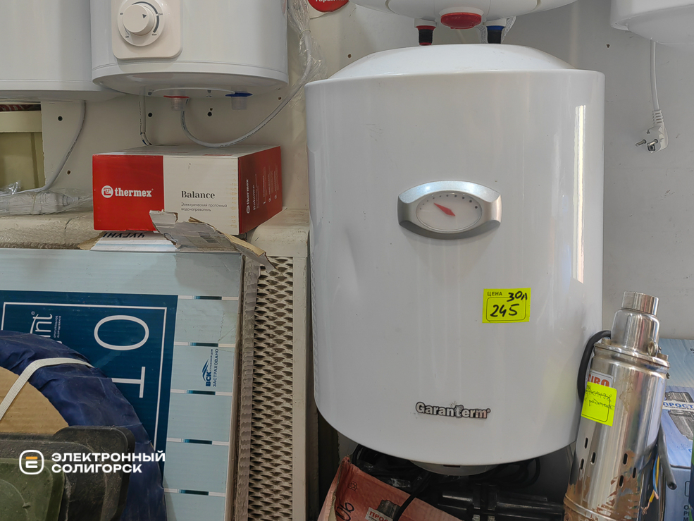 Водонагреватель в маленькой ванной