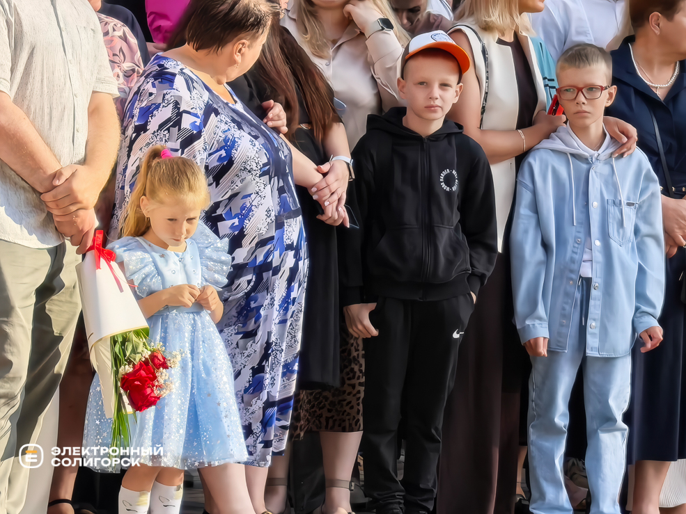 Торжественная линейка в сш 3 Солигорска