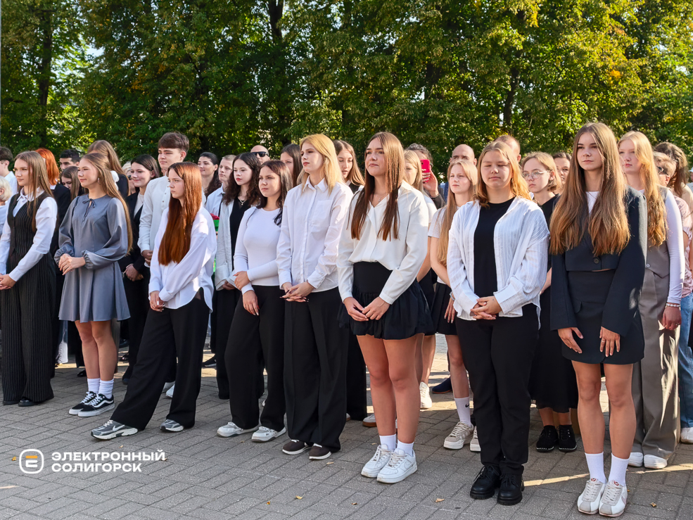 Торжественная линейка в сш 3 Солигорска