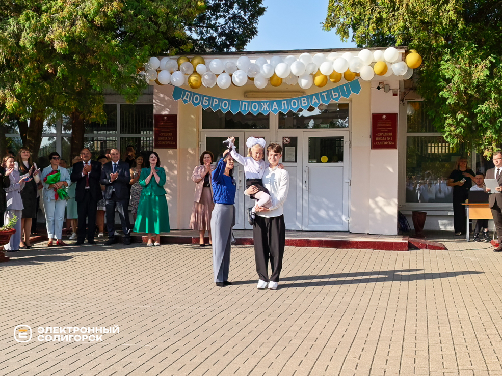 Торжественная линейка в сш 3 Солигорска