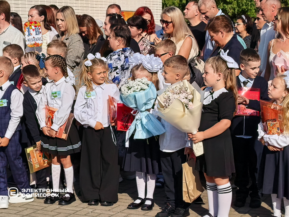 Торжественная линейка в сш 3 Солигорска