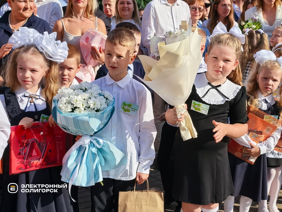 Торжественная линейка в сш 3 Солигорска